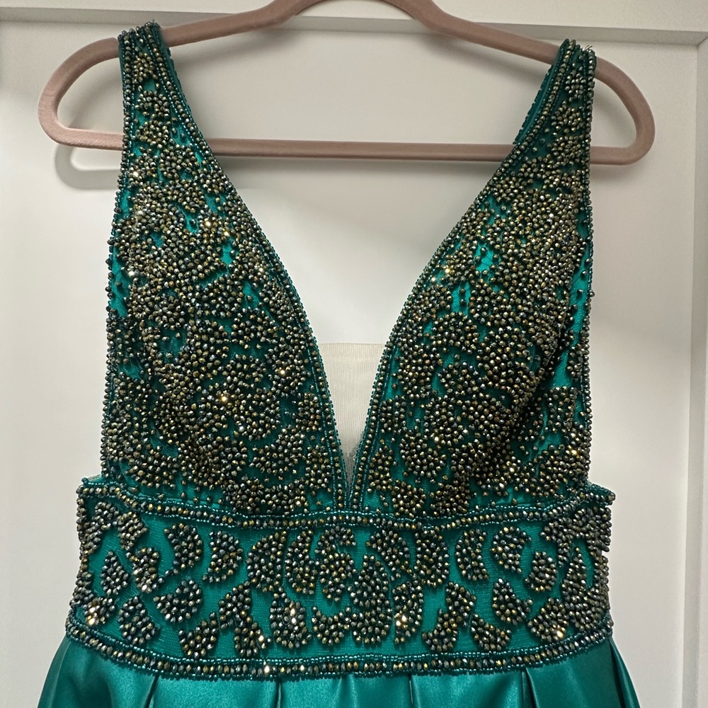 Vienna Prom Deep Aqua Sleeveless V-neck Plunge Gown - Picture 6 of 15